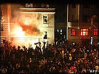 Sứ quán Mỹ tại Belgrade bị tấn công